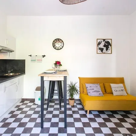 Apartment T2 Hyper Centre Avec *parking Prive Et Canal Plus*